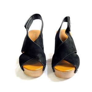 Qupid Black platform heels with gold details Size 8 Made in china Suede like u